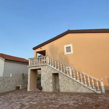 Apartamento Aenona 1 *